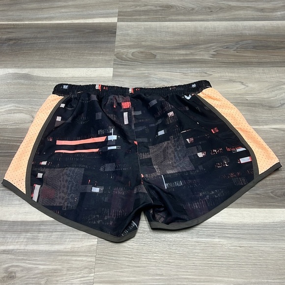Under Armour athletic shorts size XS - Picture 6 of 6